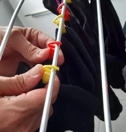 Organiseur De Chaussettes - 36 Pinces à Chaussettes Pour Machine à Laver Et Sèche-linge - Pinces à Chaussettes Pour Lessive Avec Cintre Pour Corde à Linge - Chaussettes Avec Les Pinces à Chaussettes Directement Sur Le Tiroir - 4 Couleurs -Nettoyage Produits Boutique 1147x1200