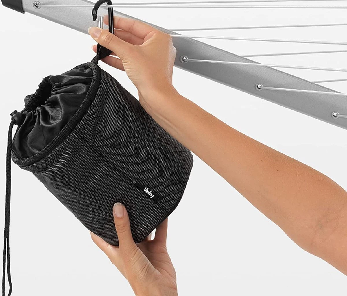 Sac à Pinces à Linge En Polyester - Panier à Pinces à Linge - Ø16,5 X 18 Cm - Avec Cordon De Serrage Et Mousqueton - Facile à Attacher Corde à Linge, Corde à Linge, Ceinture, Etc. 5 Sac à Pinces à Linge En Polyester - Panier à Pinces à Linge - Ø16,5 X 18 Cm - Avec Cordon De Serrage Et Mousqueton - Facile à Attacher Corde à Linge, Corde à Linge, Ceinture, Etc. – Image 3