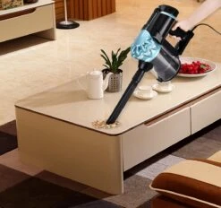 Team Kalorik HVC 1002 - Aspirateur Balai - Technologie D'aspiration Cyclonique - Haute Puissance : 600 W - Moteur Silencieux < 79 DB -Nettoyage Produits Boutique 1200x1127 1