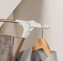 Beldray Handy Séchoir à Linge Elegant Glisten, Espace De Séchage De 15 Mètres, Or Rose, Ideal Pour Les Vêtements, Les Couvre-lits, Les Crochets Pliables Pratiques 18 Beldray Handy Séchoir à Linge Elegant Glisten, Espace De Séchage De 15 Mètres, Or Rose, Ideal Pour Les Vêtements, Les Couvre-lits, Les Crochets Pliables Pratiques -Nettoyage Produits Boutique 1200x1161 7