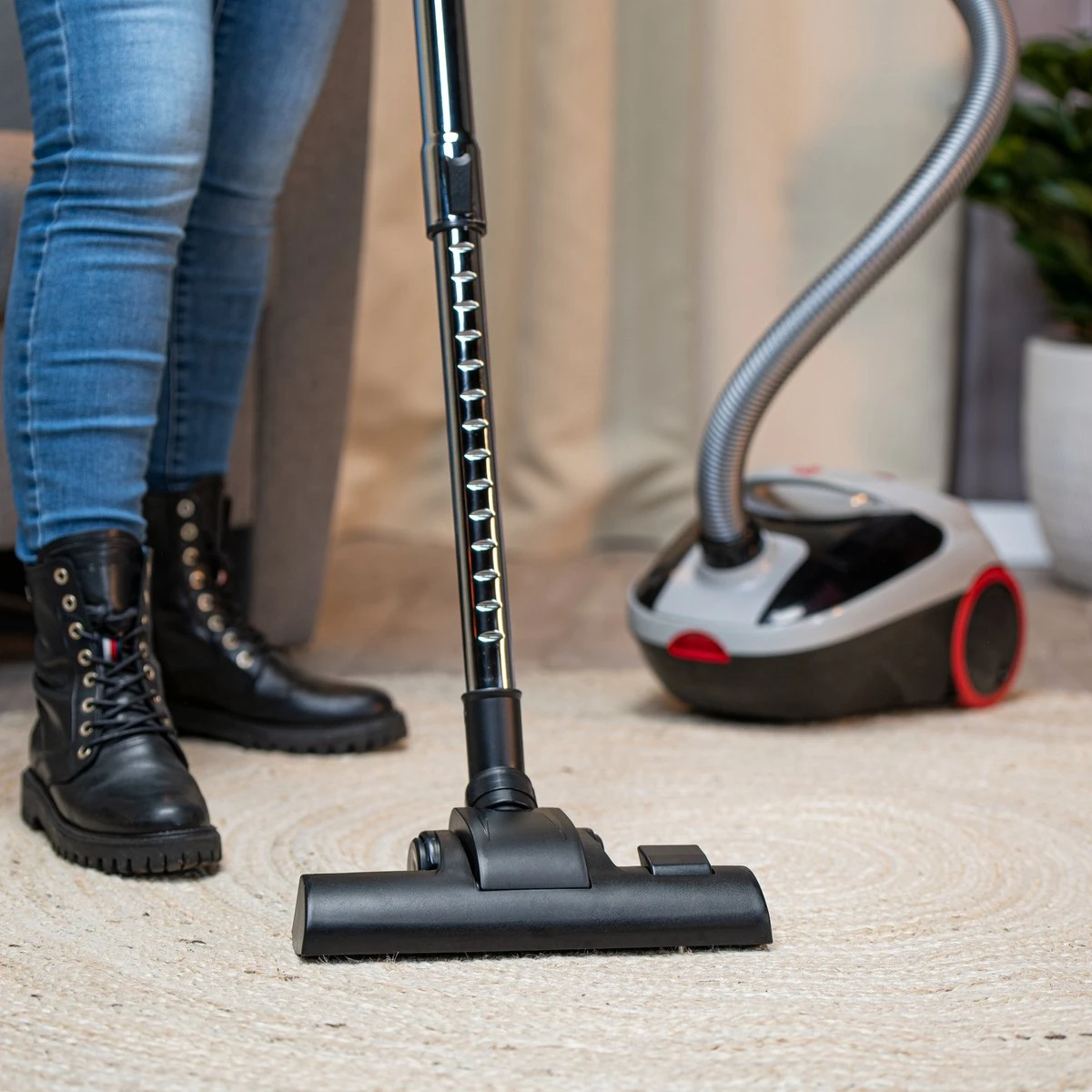 Aspirateur Dirt Devil Avec Sac DD2001 - Stofzuigerzak 2.0L - 800W - Avec Brosse Combi Et Suceur Plat - Portée 7.5M - 3.3KG - Filtre HEPA 10 4 Aspirateur Dirt Devil Avec Sac DD2001 - Stofzuigerzak 2.0L - 800W - Avec Brosse Combi Et Suceur Plat - Portée 7.5M - 3.3KG - Filtre HEPA 10 – Image 2