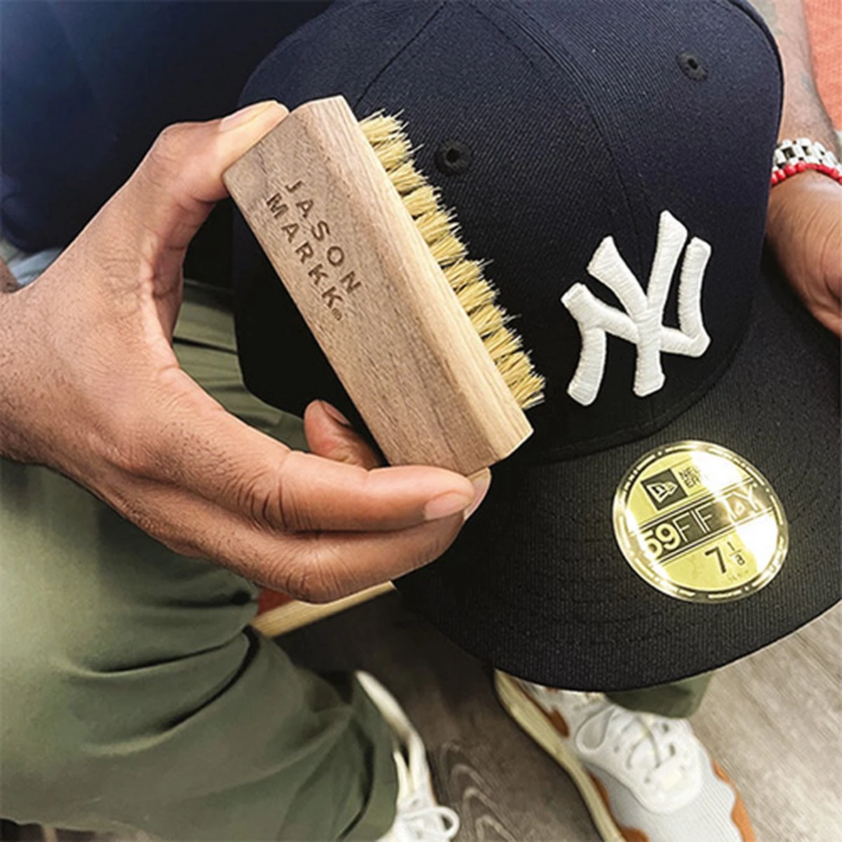 Jason Markk Hat Care Kit, Set De Nettoyage Pour Casquettes, Casquettes Et Chapeaux, Kit De Nettoyage Avec Mousse De Nettoyage Et Brosse 5 Jason Markk Hat Care Kit, Set De Nettoyage Pour Casquettes, Casquettes Et Chapeaux, Kit De Nettoyage Avec Mousse De Nettoyage Et Brosse – Image 3