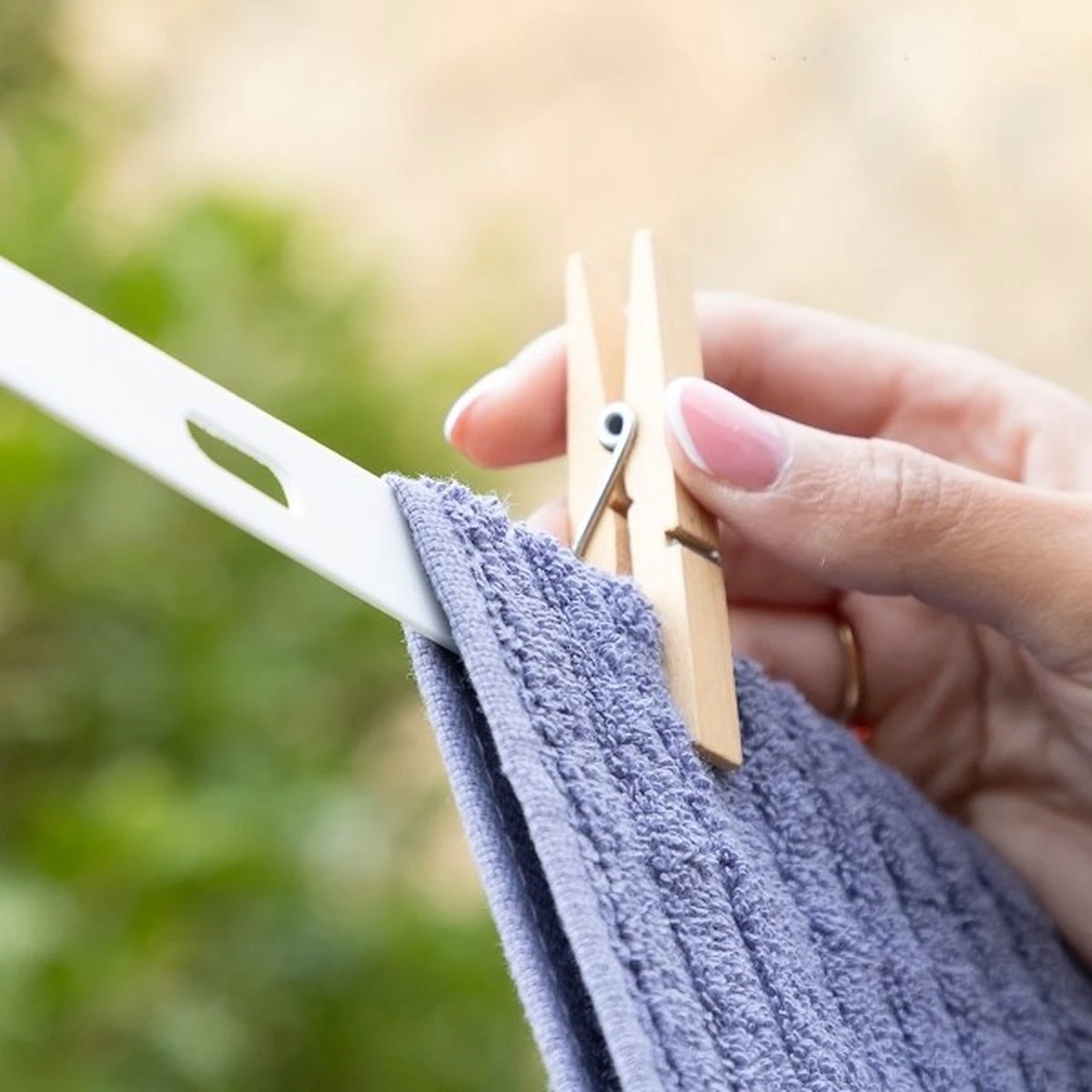 Corde à Linge Extensible - Corde à Linge - Extensible Jusqu'à 4 Mètres - Prise Ferme Jusqu'à 20 Kg - Corde à Linge à Rouleaux - Corde à Linge - Y Compris Les Accessoires De Montage 12 Corde à Linge Extensible - Corde à Linge - Extensible Jusqu'à 4 Mètres - Prise Ferme Jusqu'à 20 Kg - Corde à Linge à Rouleaux - Corde à Linge - Y Compris Les Accessoires De Montage – Image 10