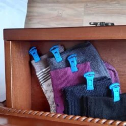 Organiseur De Chaussettes - 36 Pinces à Chaussettes Pour Machine à Laver Et Sèche-linge - Pinces à Chaussettes Pour Lessive Avec Cintre Pour Corde à Linge - Chaussettes Avec Les Pinces à Chaussettes Directement Sur Le Tiroir - 4 Couleurs -Nettoyage Produits Boutique 1200x1200 338
