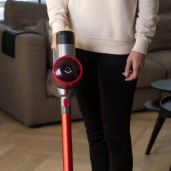 Aspirateur Infinity Goods Stick - Sans Fil - 4 En 1 - Portatif - Batterie Et Chargeur Inclus - Puissance D'aspiration 6500 PA - Sans Sac - Rouge/ Grijs -Nettoyage Produits Boutique 1200x1200 802