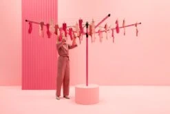 Sèche-linge Rotatif Brabantia Lift-O-Matic Avec Ancrage Au Sol En Métal, Housse De Protection, Sac à Linge Et Épingles à Linge - 50 M - Pink Printemps -Nettoyage Produits Boutique 1200x800 3