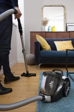 Rowenta Puissance Compacte XXL | Aspirateur Sans Sac | Volume De Poussière De 2,5 L | Tranquillement | Conception Compacte | Aspiration Extreme | Aspirateur | Tête D'aspiration Très Efficace | Gris-noir -Nettoyage Produits Boutique 800x1200 7